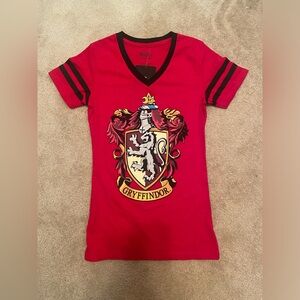 Harry Potter size small v-neck gryffindor t-shirt NWT